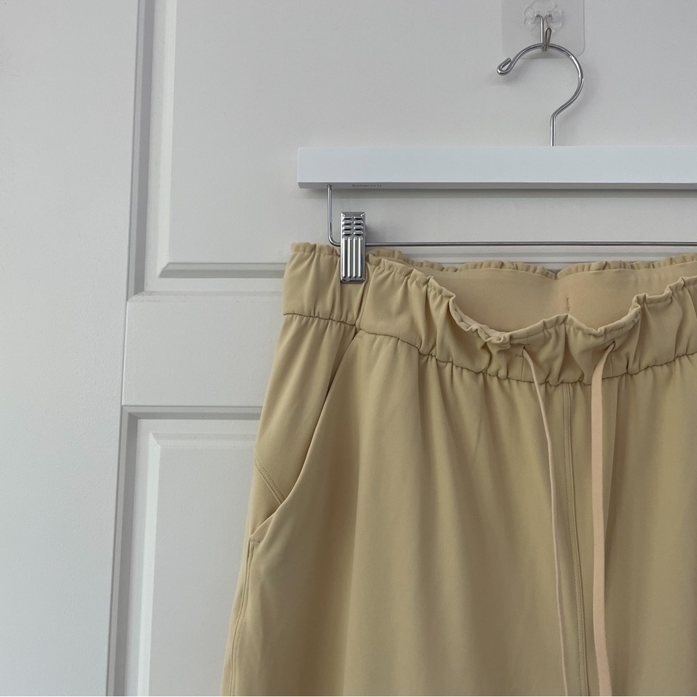 Lululemon Stretch High-Rise Jogger Finch Yellow - Picture 6 of 6